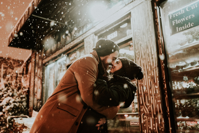 couples therapy hug